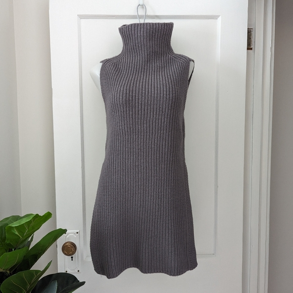 Aritzia Durandal Sleeveless Sweater - Picture 6 of 11
